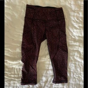 Lululemon Size 4 Crop Legging. Excellent condition